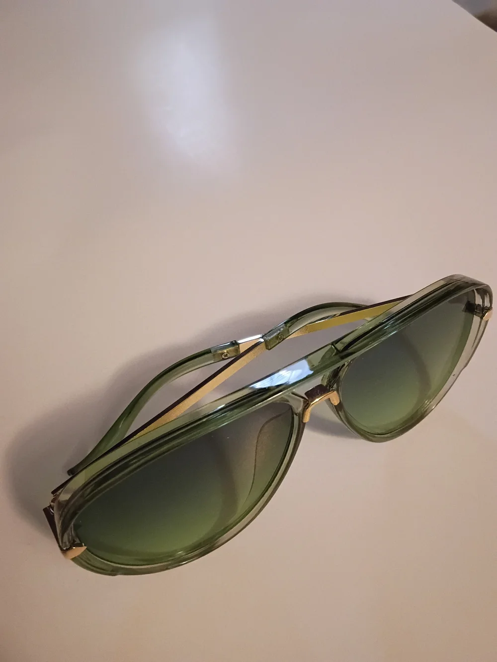Men's Green Aviator Sunglasses with Gradient Lenses